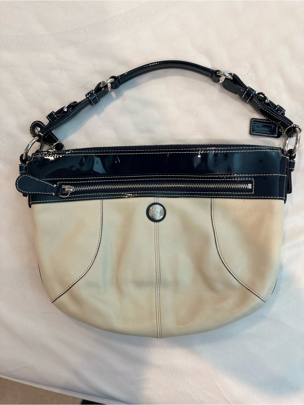 EUC vintage Coach Laura Hobo Two-Tone Cream and Navy Shoulder Bag